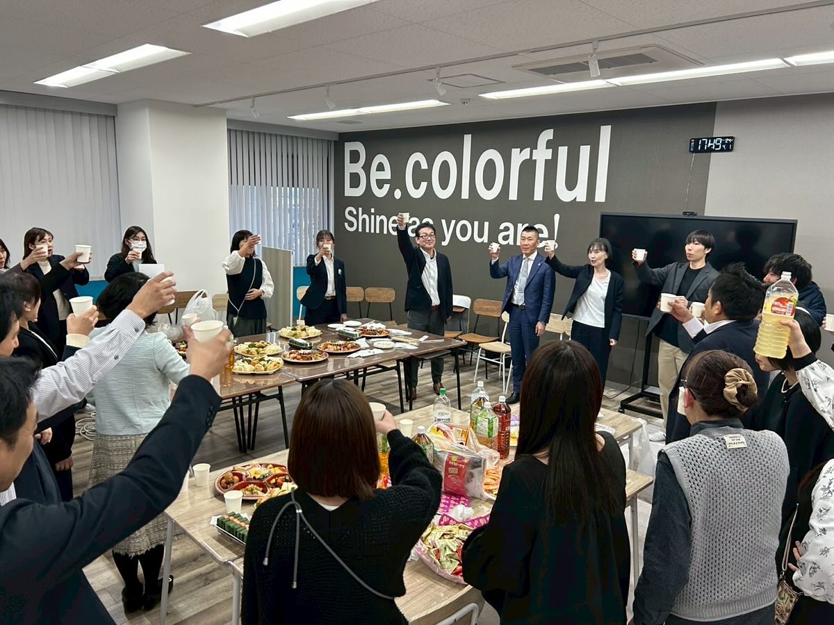Be.カラフル全体懇親会いつもは関わりが少ない事業所のスタッフとも交流し、みんなで食べてコミュニケーションを図りました#カラフル　#懇親会　#歓迎会